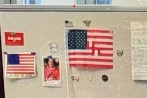 Skandal u Vašingtonu: U kabinetu kongresmena otkrivena zastava s kukastim krstom, za sve ima izgovor