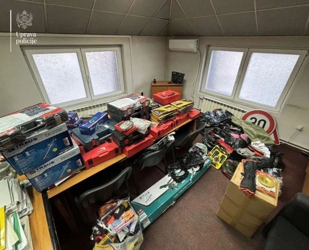 Berane: Krivična prijava protiv jedne osobe, zaplijenjena veća količina alata, zanatskih mašina i druge robe