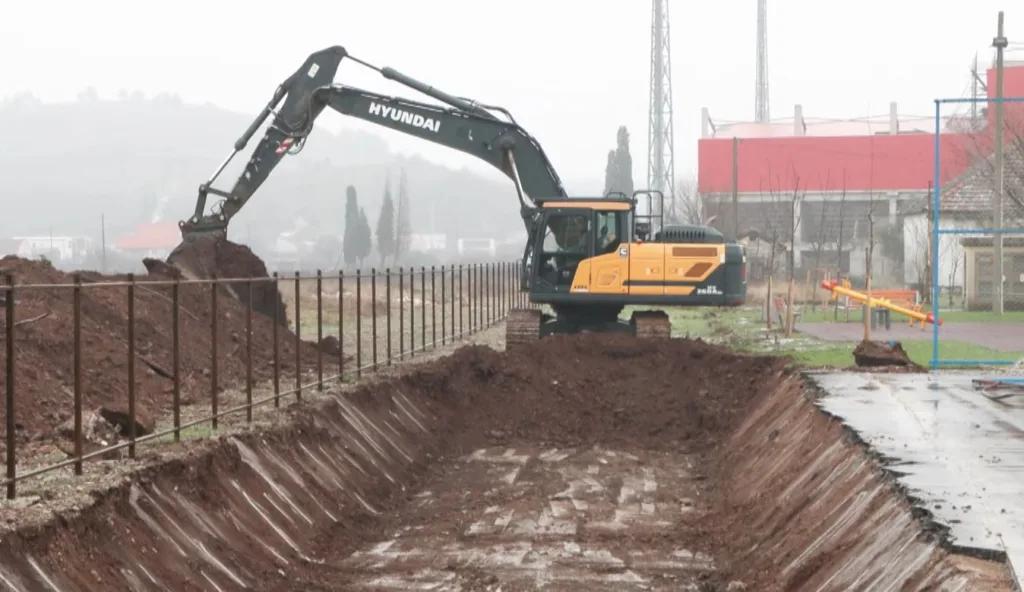 Počelo čišćenje kanala kod Komanskog mosta