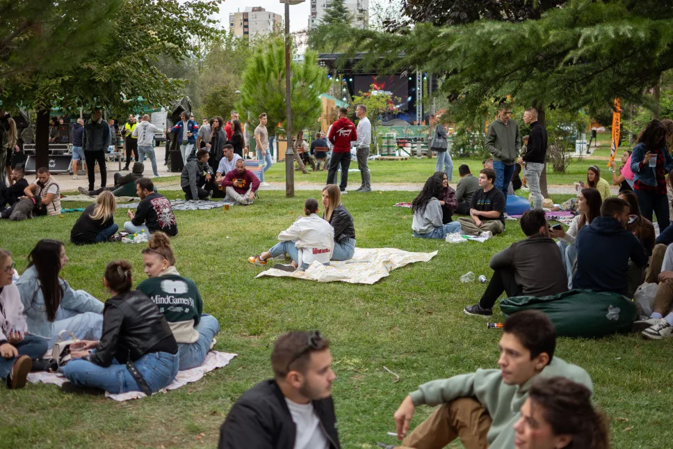 FUNK počeo spektakularnim Podgoričkim piknikom: Na hiljade ljudi u parku Univerziteta Crne Gore uživalo u programu