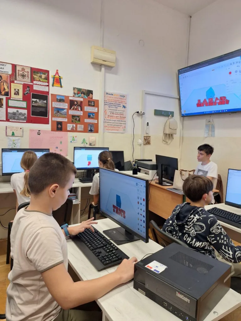 Realizovan projekat “Naučni iskorak – od talenta do istraživača”: Sto pedeset polaznika stekli tehničke i kreativne vještine