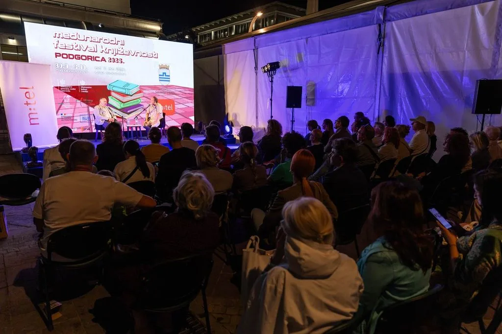Prvi dan Festivala književnosti protekao u znaku romana: Pred brojnom publikom djela Dežulovića i Markovića