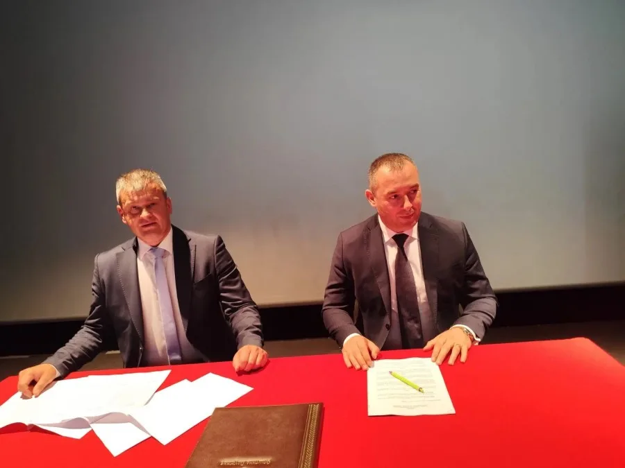 Šćekić i Delić potpisali ugovor o otvaranju Omladinskog kluba u Plužinama
