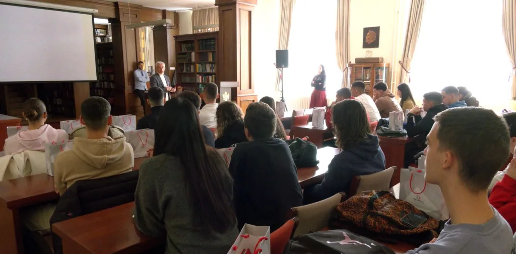 (VIDEO) Učenici Gimnazije učili lekciju iz štednje; Pejaković: Finansijska edukacija je važna