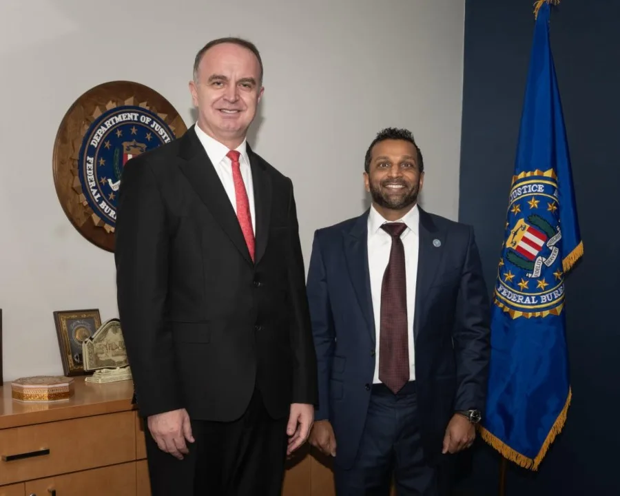 Đeljošaj objavio fotografiju sa direktorom FBI: Pokušaji diskreditacije namjerna kampanja