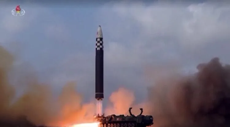 Sjeverna Koreja lansirala “sumnjive” balističke projektile prema moru