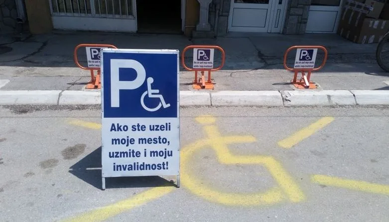 Grupa građana BU2: Parking servis iz Budve krši zakonske obaveze prema osobama sa invaliditetom