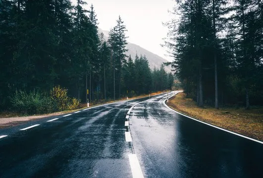 Putevi mjestimično mokri, učestali sitniji odroni