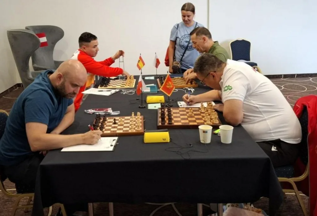 Remi Nikača sa zvaničnim svjetskim šampionom