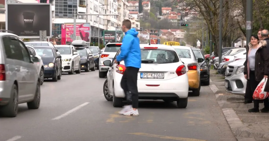 Za tri mjeseca više od 60 kazni zbog nepropisnog parkiranja na autobuskim stajalištima