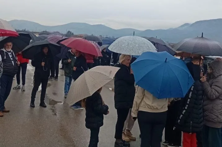 Održan protest u Botunu, mještani za petak najavili dolazak ispred zgrade Glavnog grada