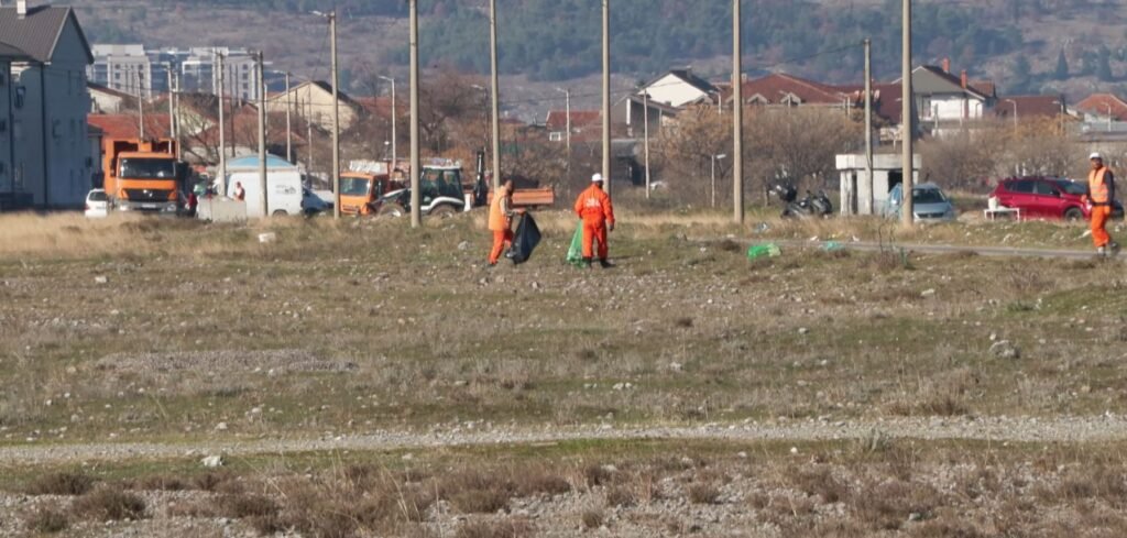 (VIDEO) Akcija “Čuvaj da te čuva”: Čišćenje obale Ribnice uz apel građanima da ozbiljnije brinu o životnoj sredini