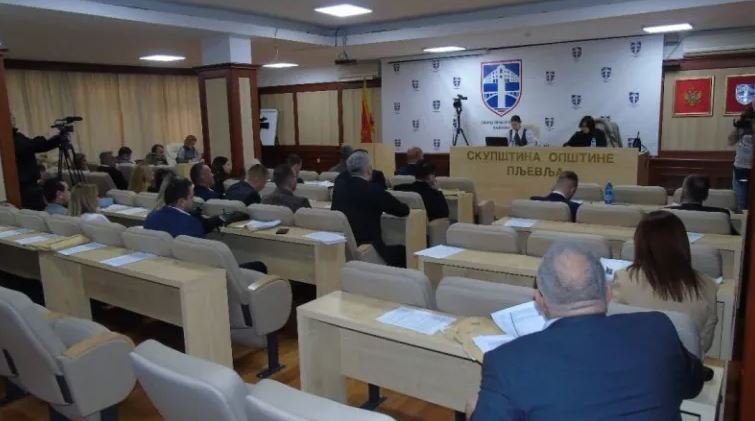 Održana hitna sjednica SO Pljevlja: Obezbijediti subvencije za struju, građanima kupiti klime