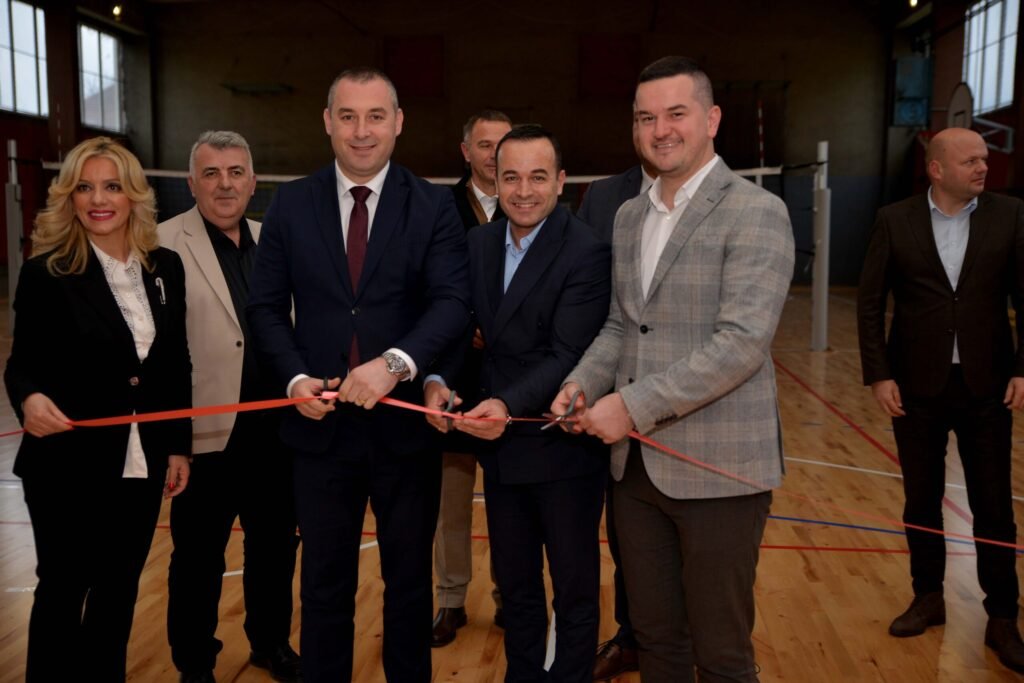 Šćekić otvorio rekonstruisanu fiskulturnu salu JU Srednje medicinske škole „Dr Branko Zogović“ u Beranama