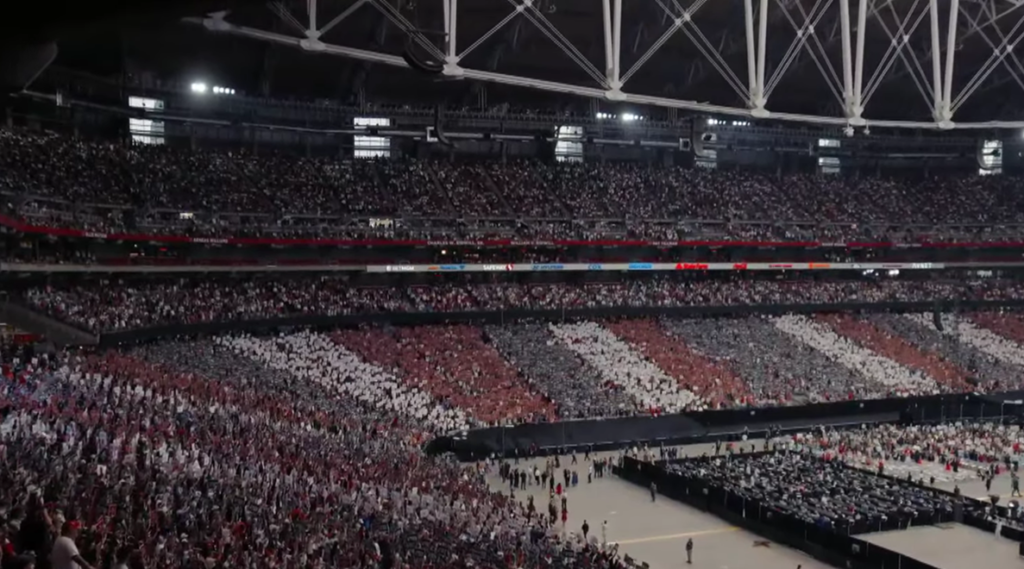 U toku komemoracija za Čarlija Kirka: Stadion pun, stigao i Donald Tramp