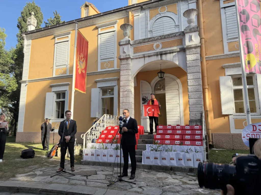 Poruke mira i međusobnog poštovanja: Većinska Crna Gora bira razum, a ne mržnju