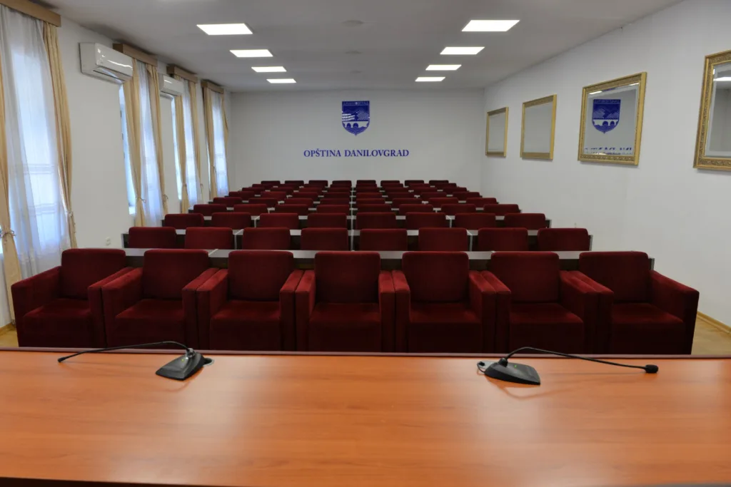 Donacija Skupštine Crne Gore za modernizaciju velike sale SO Danilovgrad