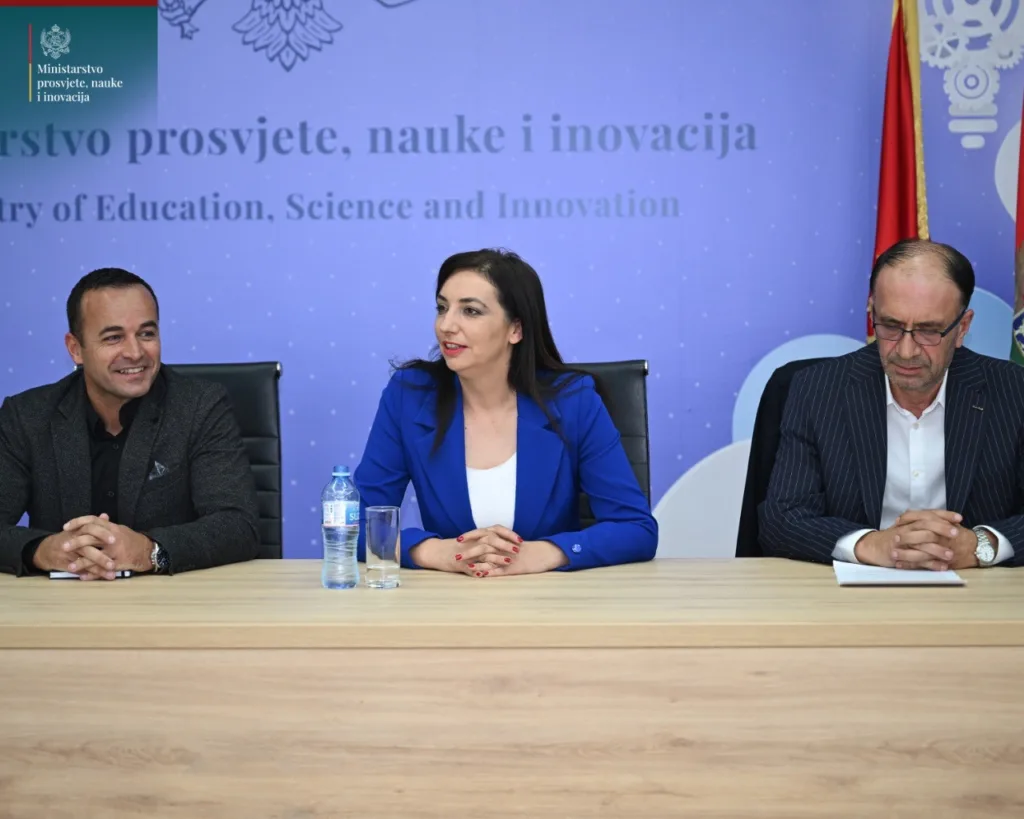 Nova nastavna sredstva direktorima škola koje realizuju nastavu na albanskom jeziku