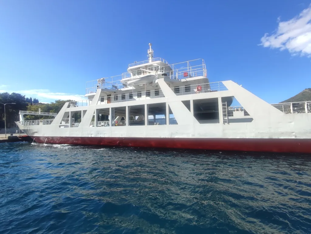 Trajektni prevoz vozila počeo zimski red vožnje