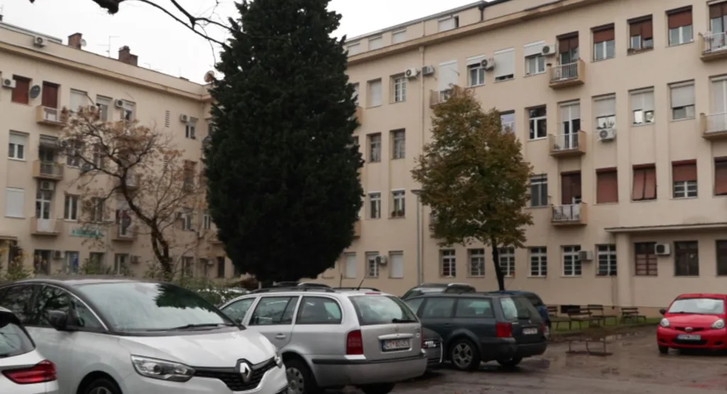 (VIDEO) Najstarija zgrada Preko Morače dobila novu fasadu, uskoro obnova na Ruskim kulama i u Bloku V