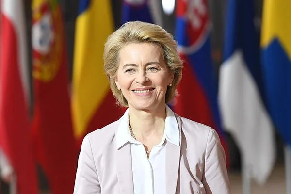 Ekstremno desne i lijeve stranke u Evropskom parlamentu traže ostavku Ursule von der Leyen