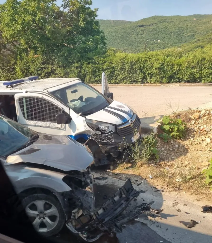 Radanovići: Sudar policijskog i putničkog vozila