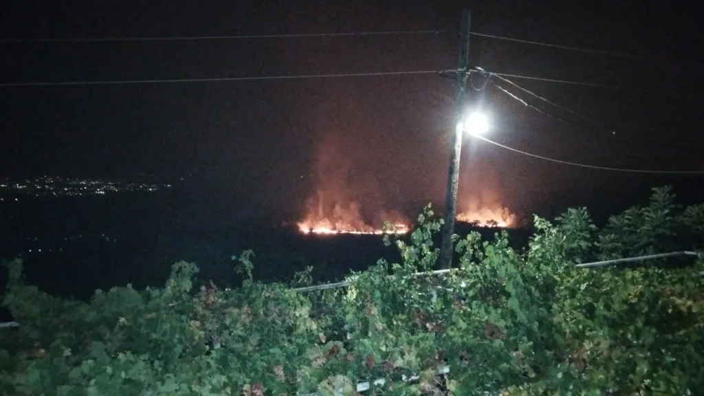 Stijena Piperska ponovo u opasnosti, vatra udara s desnog boka