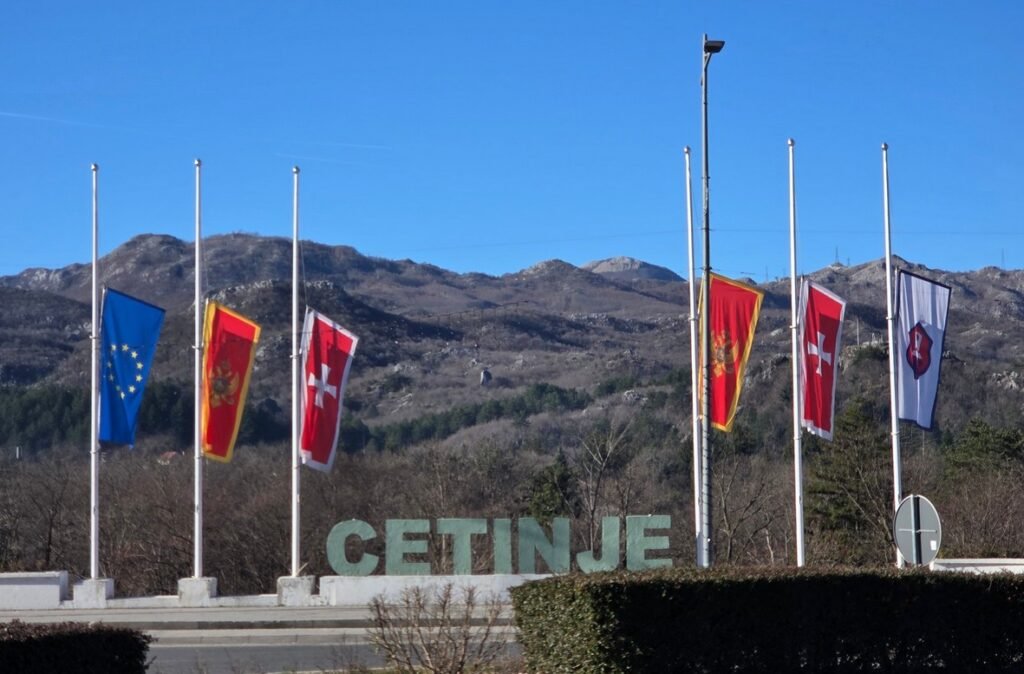 Zastave na Cetinju spuštene na pola koplja zbog godišnjice tragedije