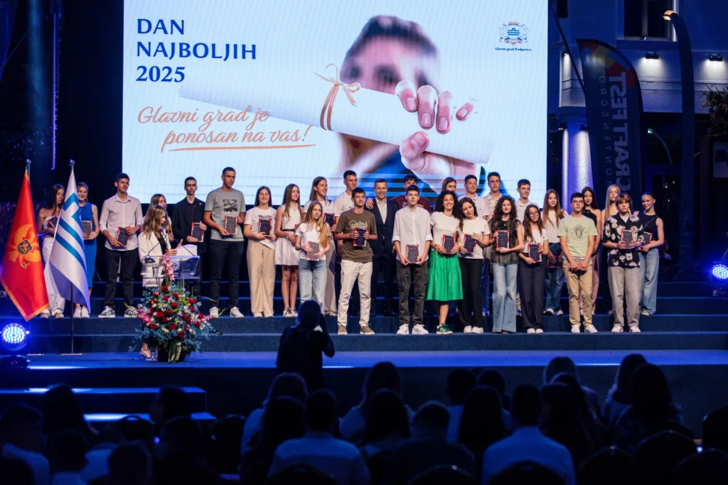 Mujović osnovcima za “Dan najboljih”: Pokazali ste se kao najbolji izdanci vaše generacije