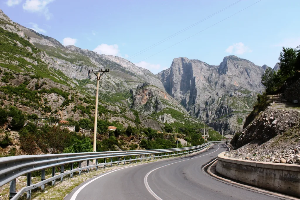 Očekuje se tender za rekonstrukciju puta od Gusinja do Doline Grebaje: Modernom cestom do Nacionalnog parka