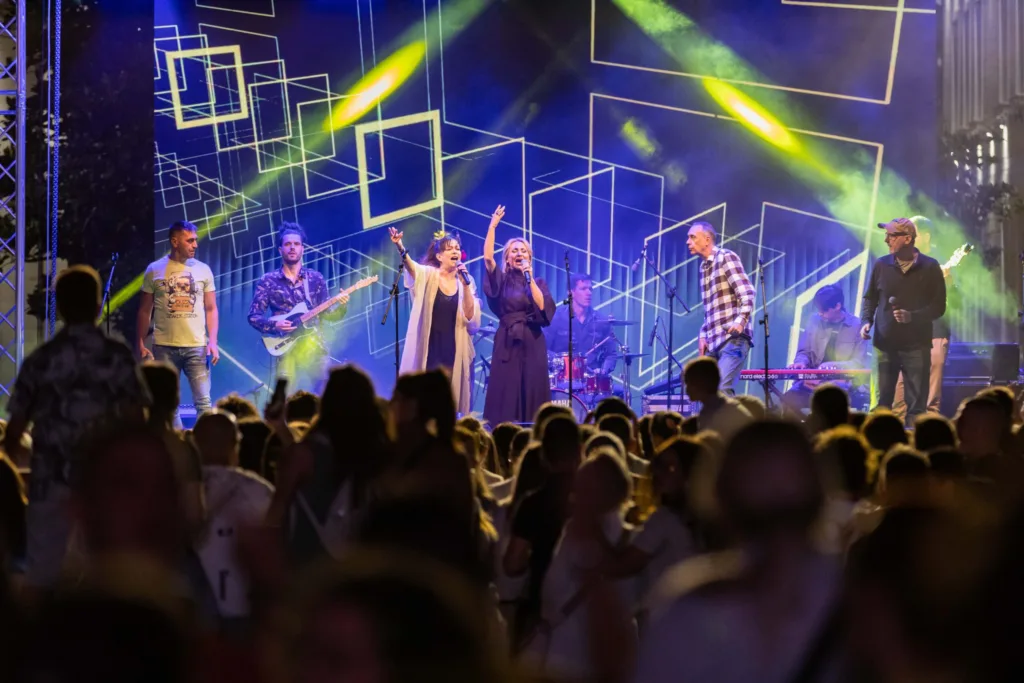 Koncert popularne grupe TAP 011 održan na Trgu nezavisnosti