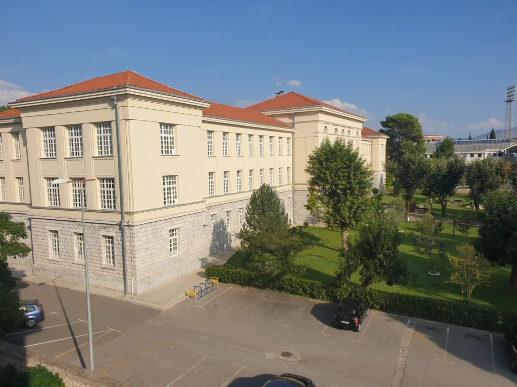 Počeo elektronski upis u prvi razred srednjih škola: Mjesta ima za više od 10.000 učenika