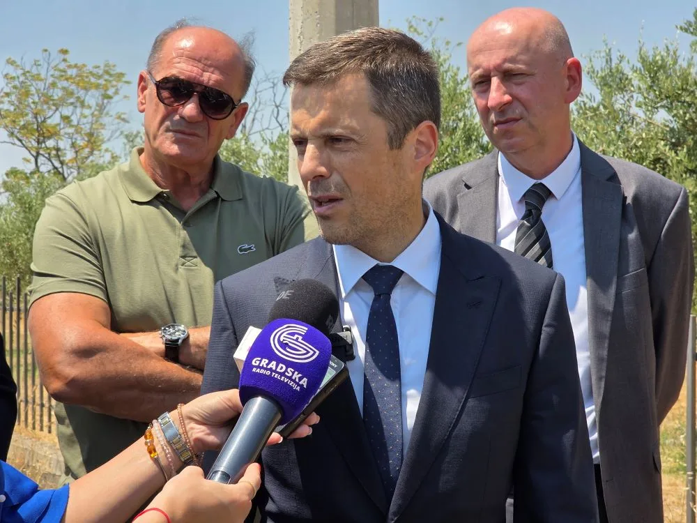 Za sanaciju puta kroz Kuće Rakića 480.000 eura; Mujović: Ravnomjerno razvijamo sve djelove Podgorice