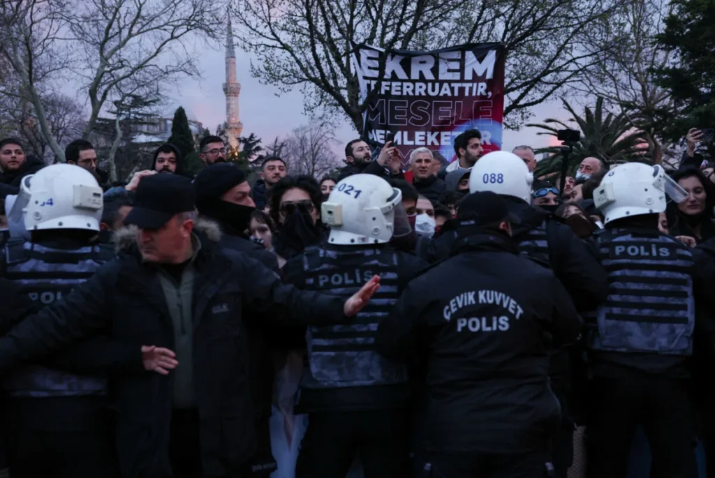 Građani na ulicama širom Turske zbog hapšenja gradonačelnika Istanbula, u Ankari se sukobili s policijom