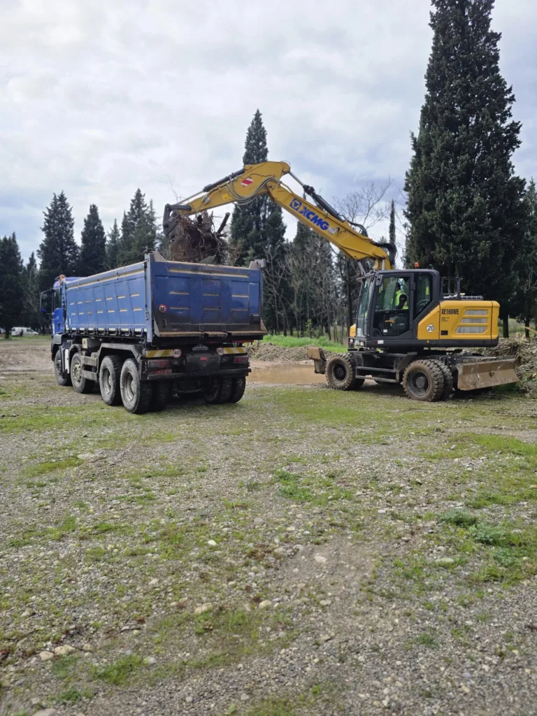 Počelo geodetsko obilježavanje i čišćenje terena za privremeni parking kod kasarne „Morača“