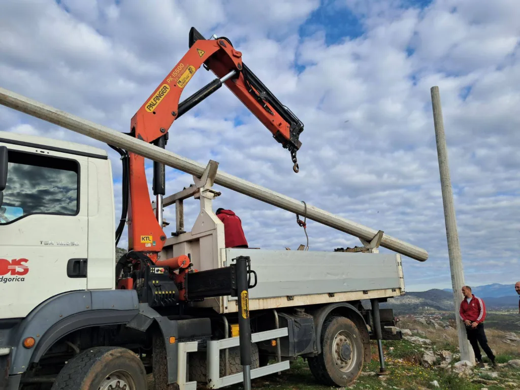 Lakušić: Postavljeni stubovi za rasvjetu i video nadzor na pristupnom putu do izvorišta Bolje Sestre