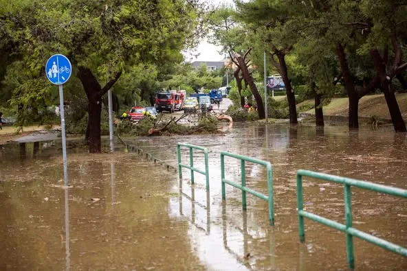 Jako nevrijeme prošlo Splitom, više je povrijeđenih, šteta ogromna