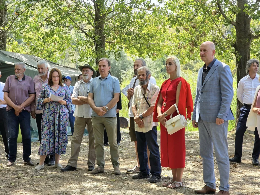 Na Skadarskom jezeru otvorena slikarska kolonija “Obojimo platnom jezero sa radošću”
