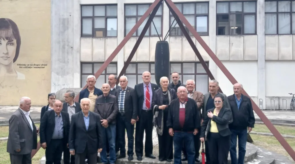 Delegacije SOBNOR-a i OBNOR-a položile vijenac na spomenik žrtvama bombardovanja Podgorice