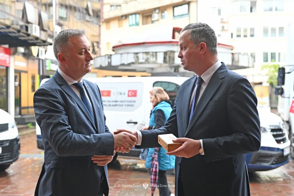 TIKA donirala vozilo za korisnike Doma starih „Nikšić“