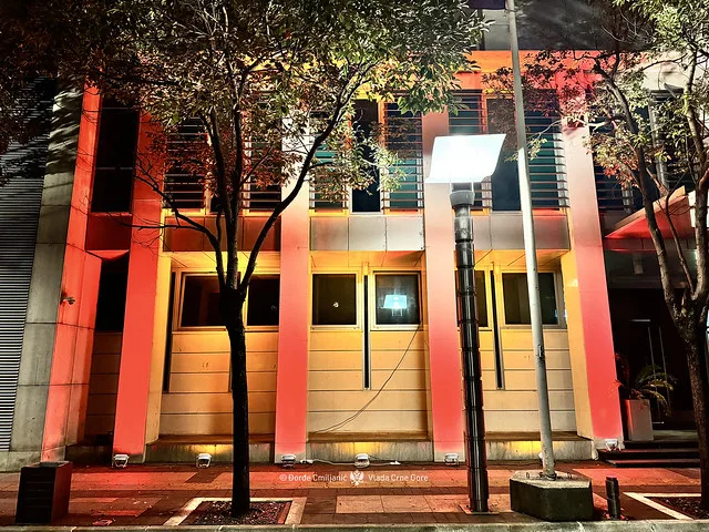 Zgrada Vlade u bojama zastave Crne Gore