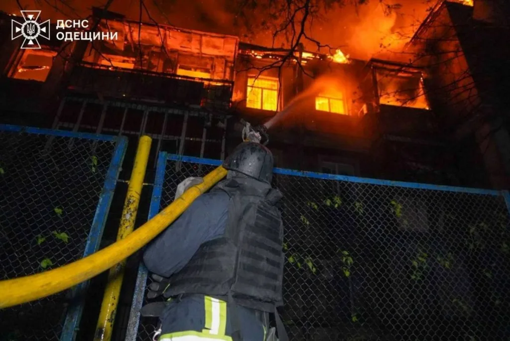 Rusi žestoko napali Odesu: Ima mrtvih, zgrade u plamenu