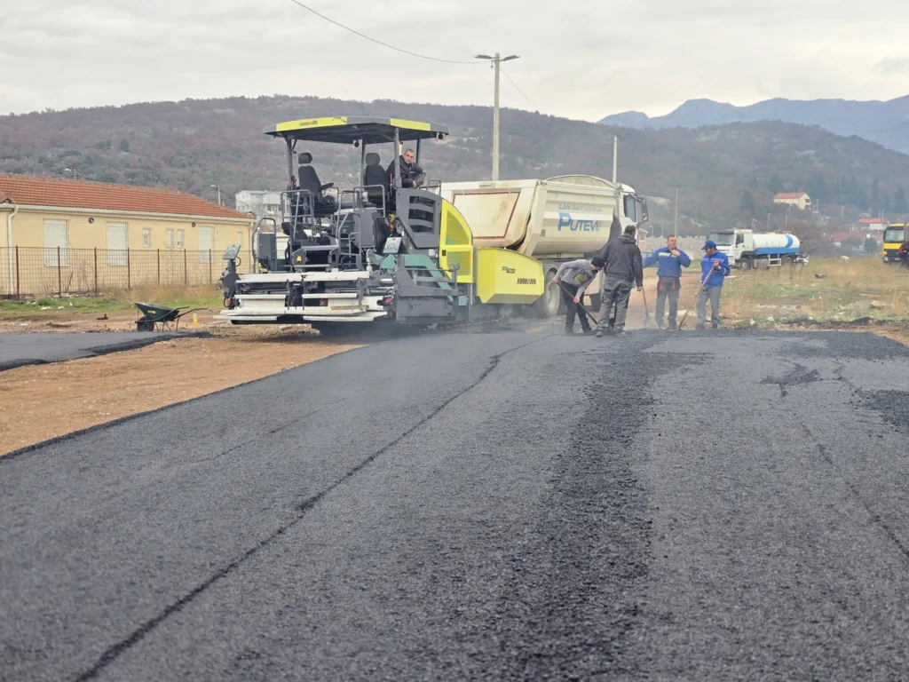 Gradi se parking u Ulici španskih boraca