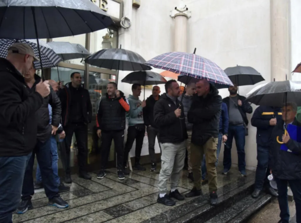 Protest radnika Pošte: Rukovodstvo da vrati Markovića na posao, ukazao na brojne malverzacije