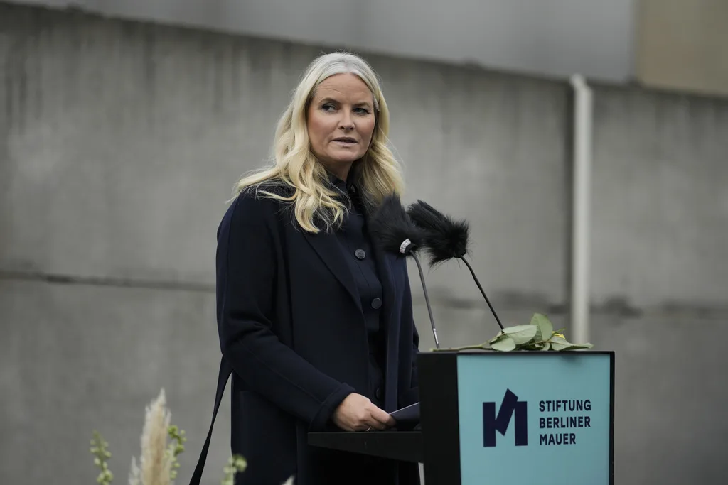 Norvešku krunu trese skandal: Princeza godinama imala kontakt s Epstajnom, razmjenjivali bliske poruke