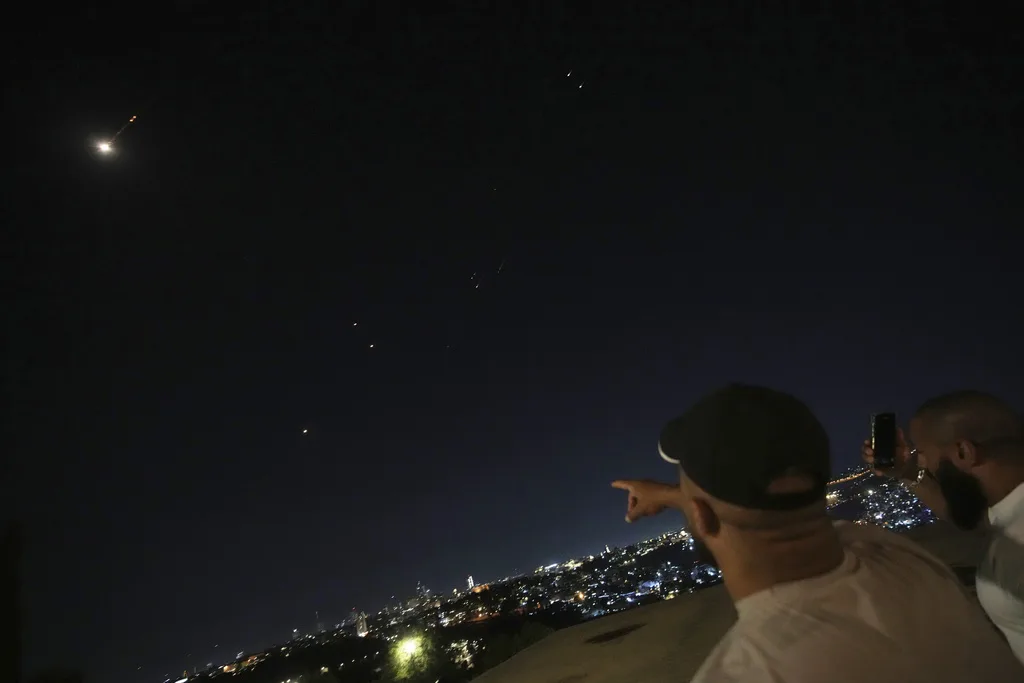 Iran lansirao veliki broj balističkih raketa na Izrael, sirene iznad cijele države