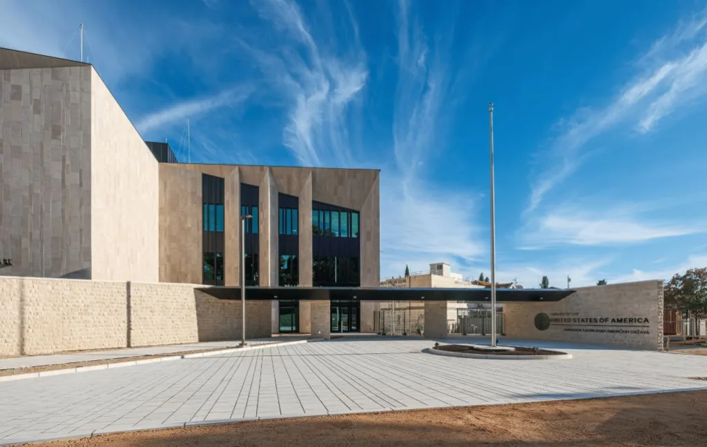 Američka ambasada upozorila studente na moguće posljedice u slučaju kršenja uslova boravka u SAD