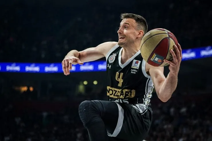 Srpski plej u pustinji: Avramović i zvanično novi košarkaš Dubaija