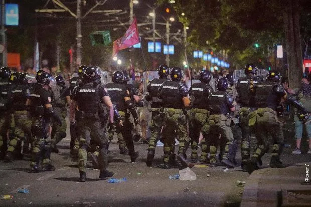 Macut osudio nasilje i napade na policiju, Vučić se obraća građanima u 11 sati