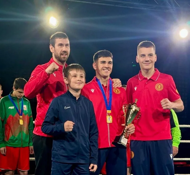 Zlato i bronza za crnogorske boksere u Prištini